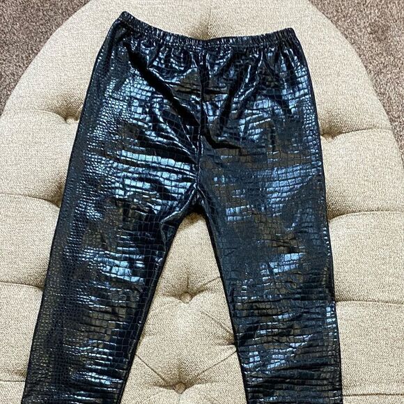 Textured  Croc  Leggings - Picture 8 of 11